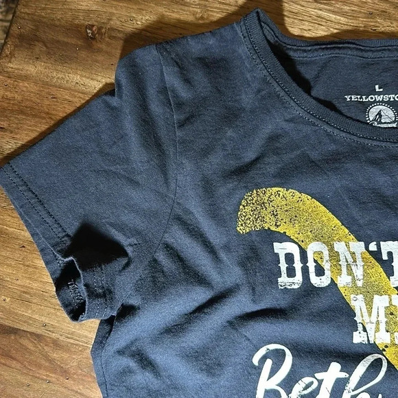 Yellowstone Official Don’t Make Me Go Beth Dutton On You T-Shirt Size LG - Picture 5 of 6